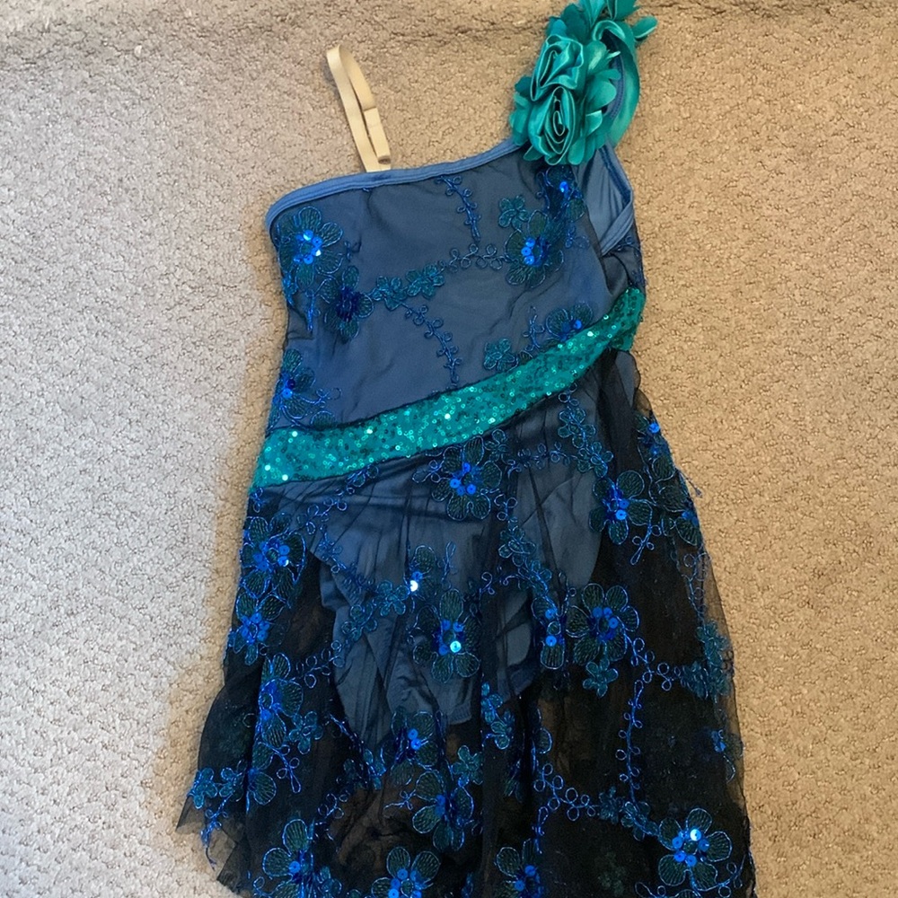 ELEGANT BLUE CURTAIN CALL COSTUME